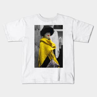 Mannequin in Yellow Kids T-Shirt